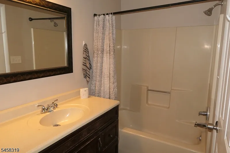 1 bed, 1.0 bath, $2,000 — Photo 4