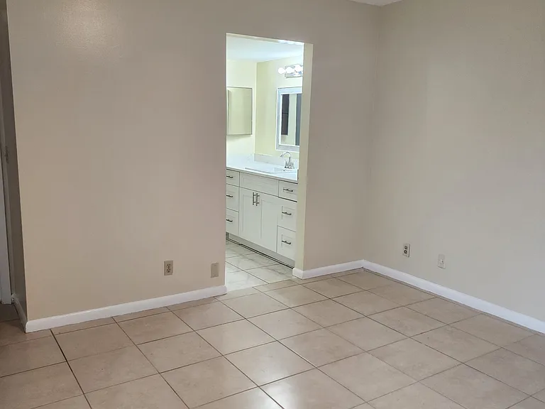 2148 White Pine Cir #A — Photo 17
