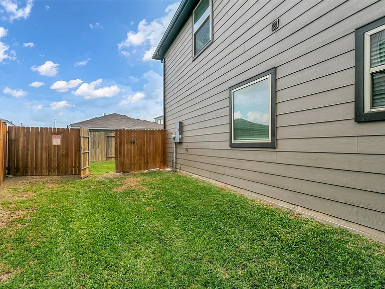 5338 Walker St — Photo 33