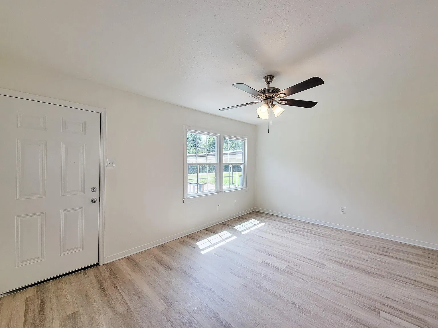 4 bed, 2.0 bath, 1566 sqft, $1,700 — Photo 4