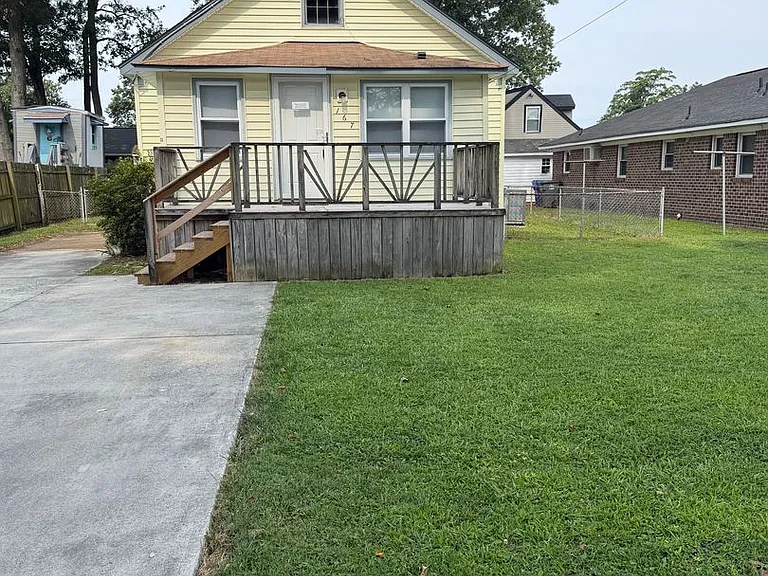 167 Brockwell Ave — Photo 1