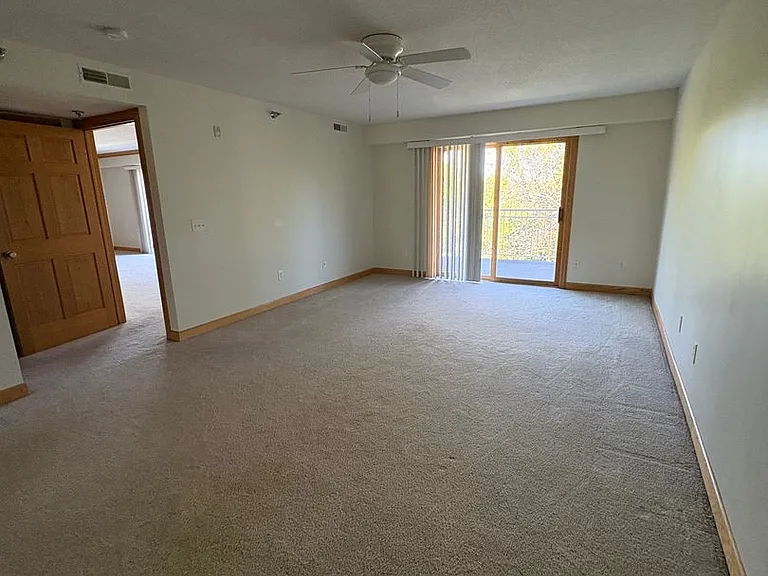 Shelly Rose Apartments — Photo 14
