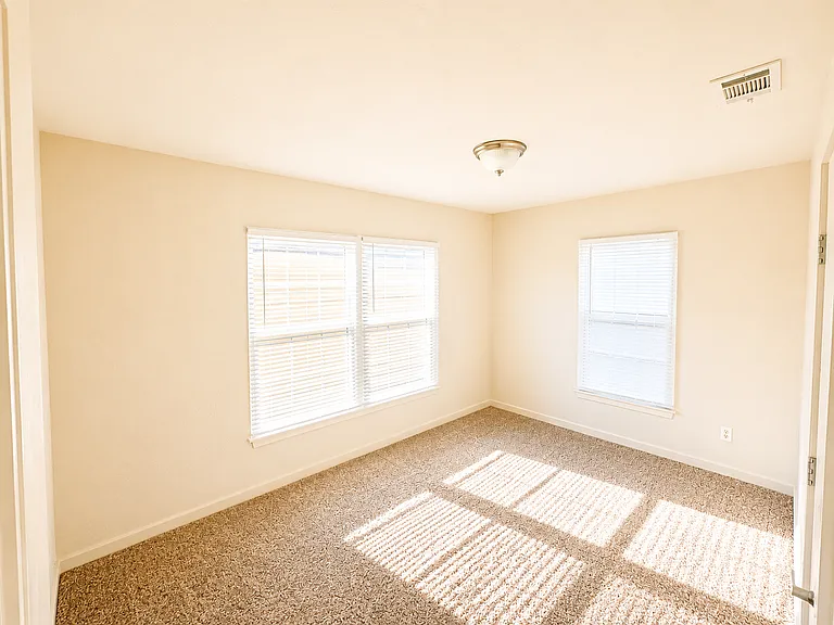 125 N McEntire Ct — Photo 7