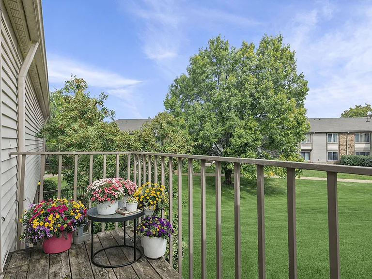 Edge At Farmington Hills - Farmington Hills, MI — Photo 15
