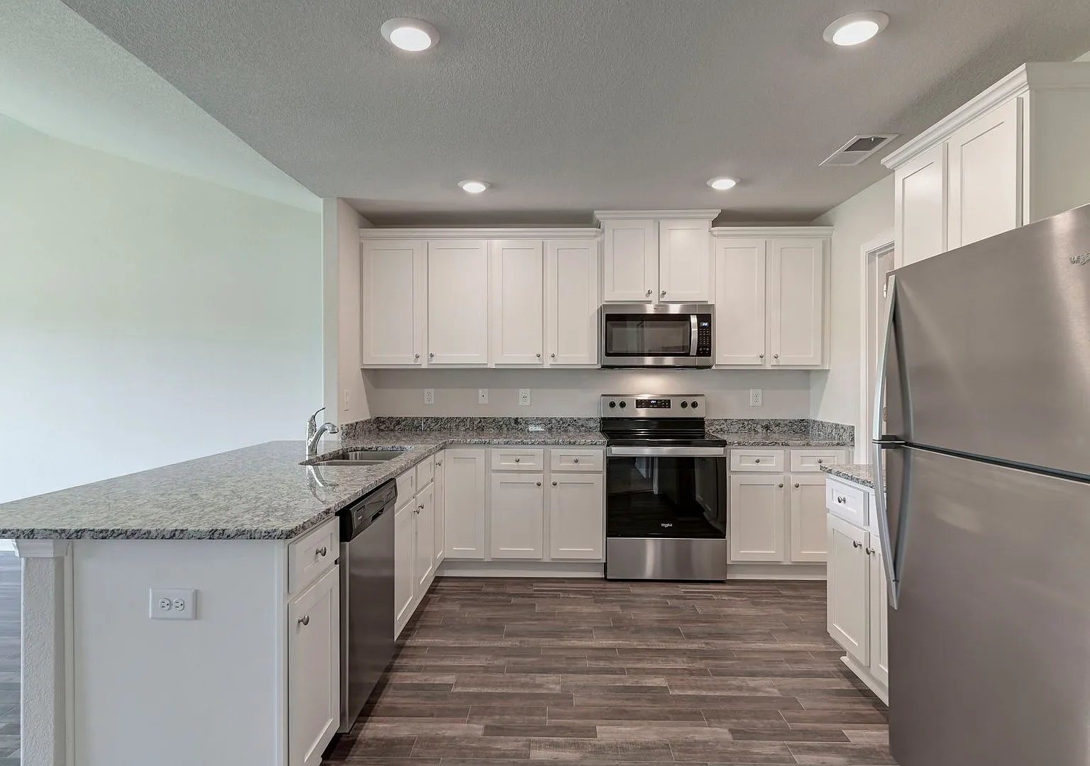 Welcome to 807 Red Berry Lane, a charming and modern rental home that combines luxury and comfort... — Photo 3
