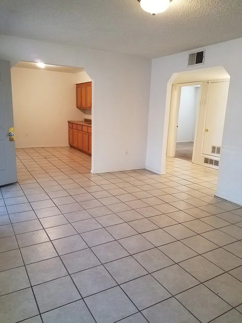 8th Street Apartments — Photo 3