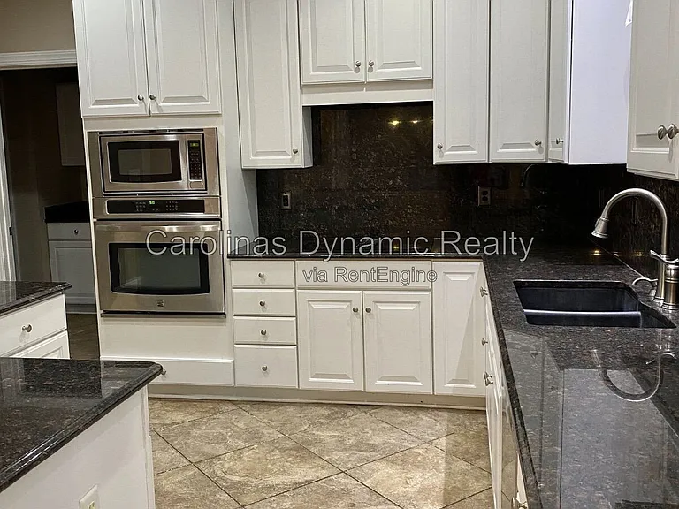 605 Queenswater Ln — Photo 6
