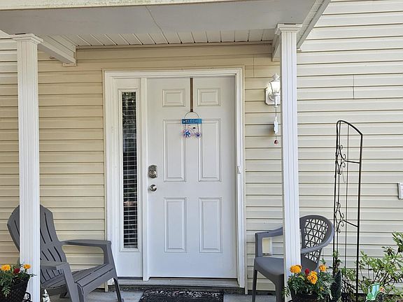 2nd image of 140 Grand Oaks Dr