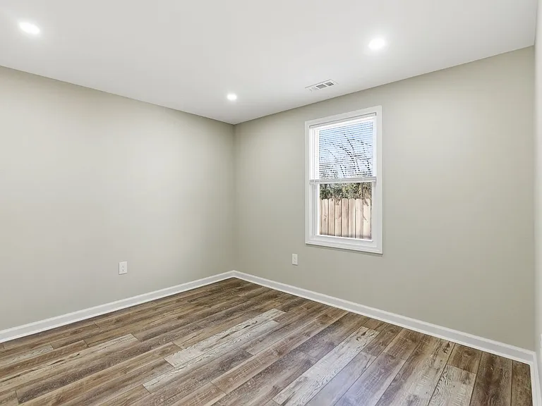 413 Price Ave — Photo 19