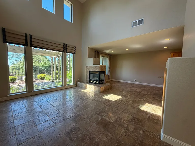1014 Gamay Dr — Photo 22