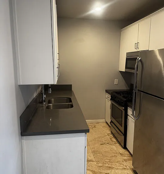 1233 Gordon St — Photo 4