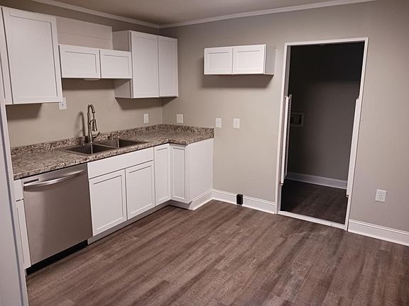 4th image of 163 Saint Matthews Ave #1