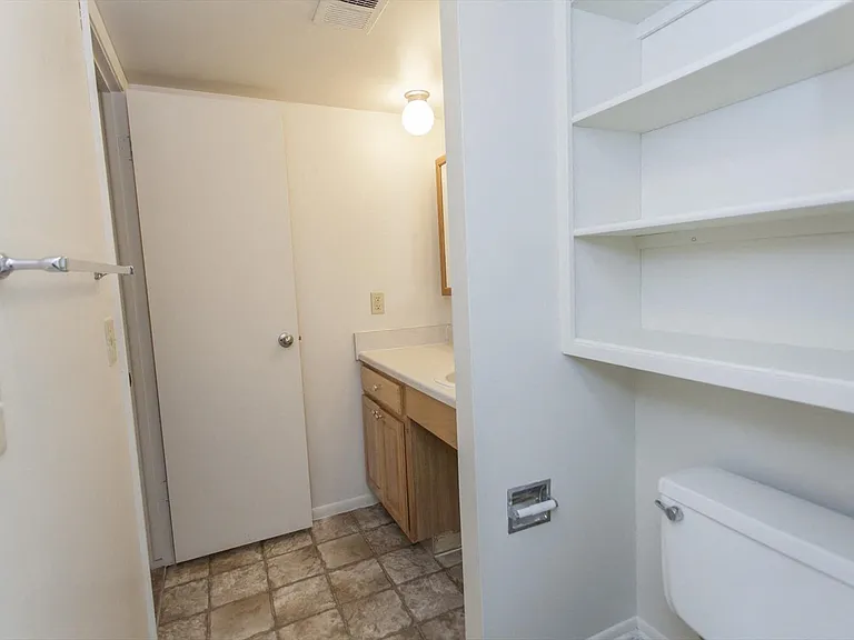 Montclair Place — Photo 29