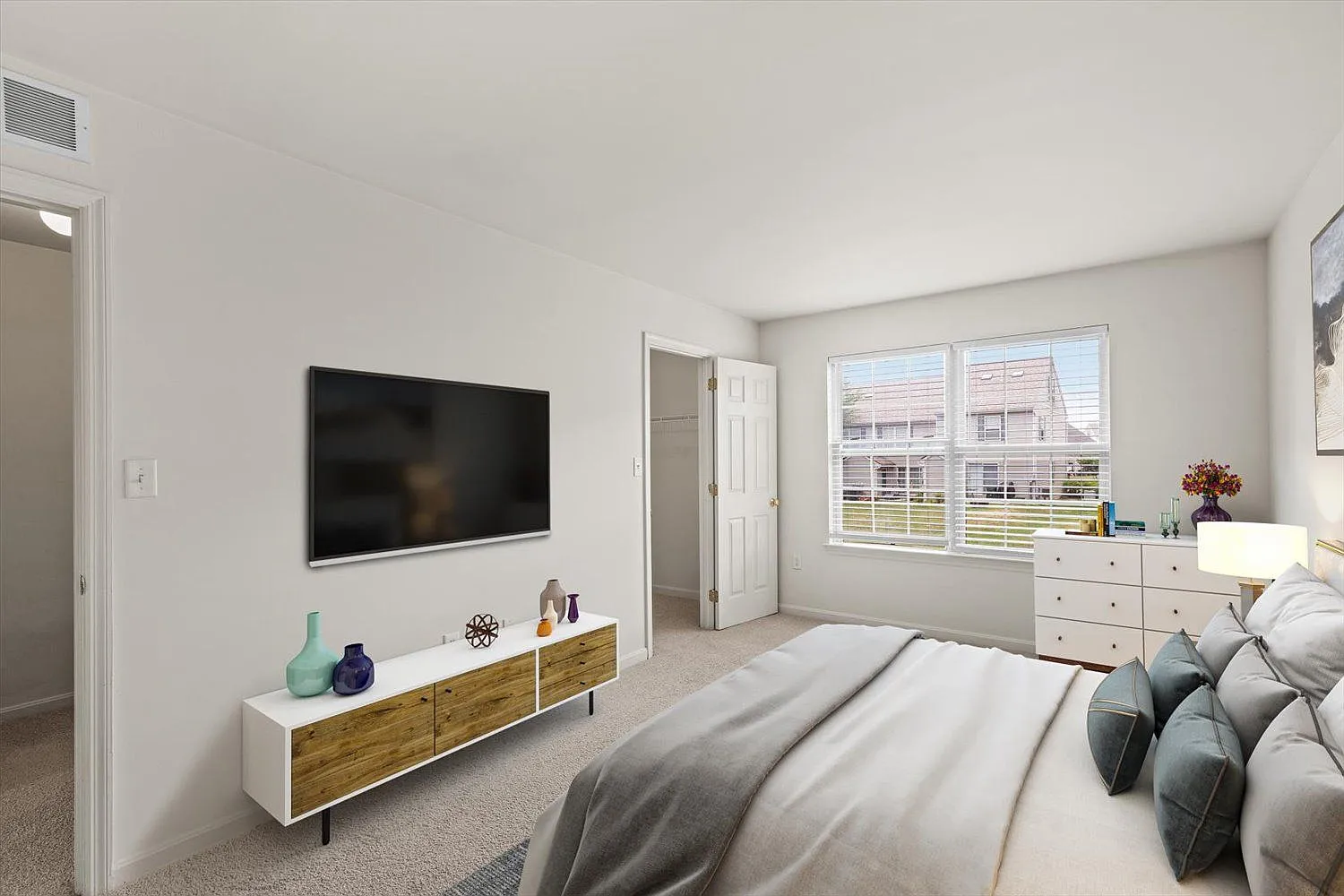 3 bed, 1.5 bath, 1350 sqft, $1,895 — Photo 3