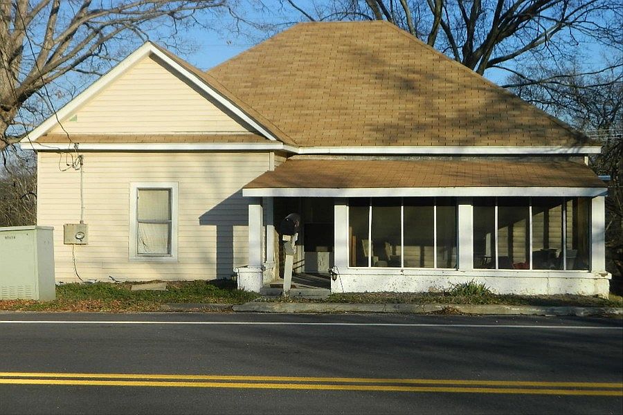 1st image of 301 N Clarendon Ave