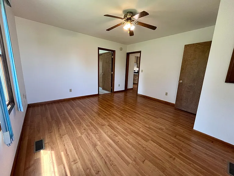 5009 E Linden Ln — Photo 18