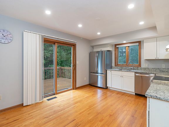 3rd image of 10 Clancy Rd #B