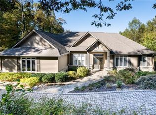 131 Berry Creek Dr, Flat Rock, NC 28731