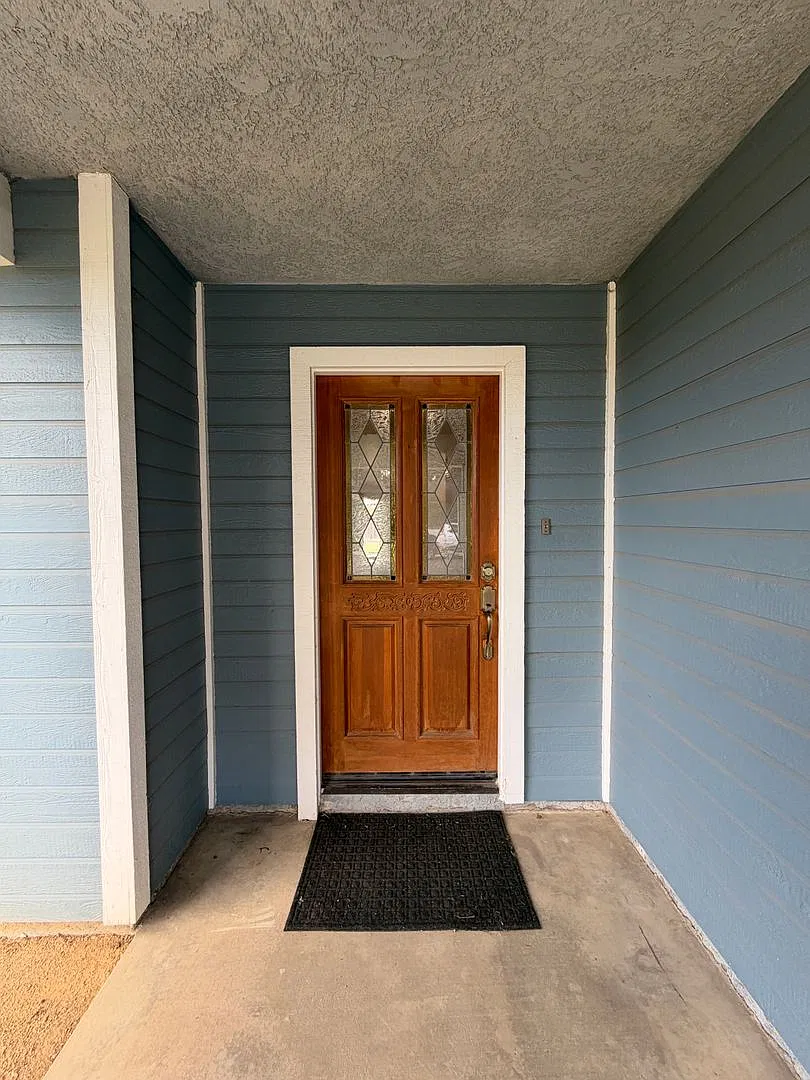 Sunrise Hills Single Story Ranch Style Home — Photo 2
