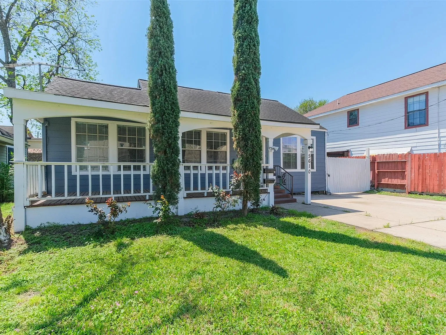 6 bed, 2.0 bath, 1338 sqft, $2,000 — Photo 2