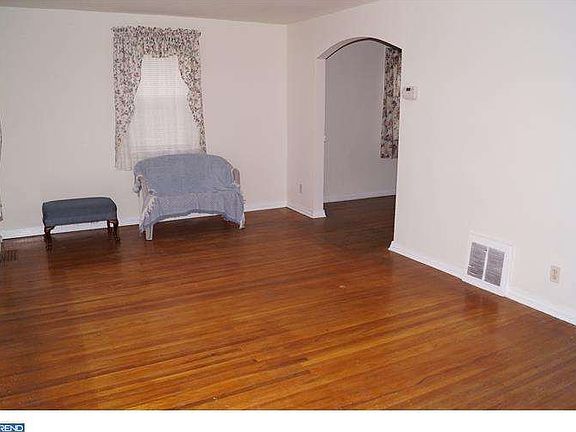 3rd image of 419 Forest Dr