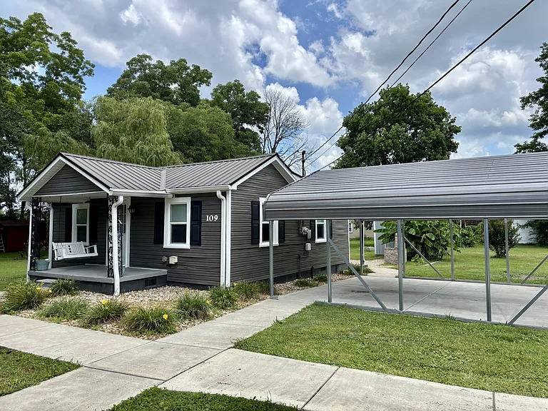 109 Westside Dr — Photo 1