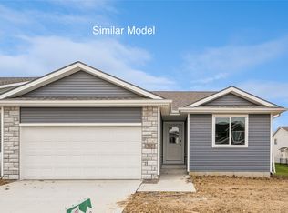 2100 White Oak Ln, Granger, IA 50109