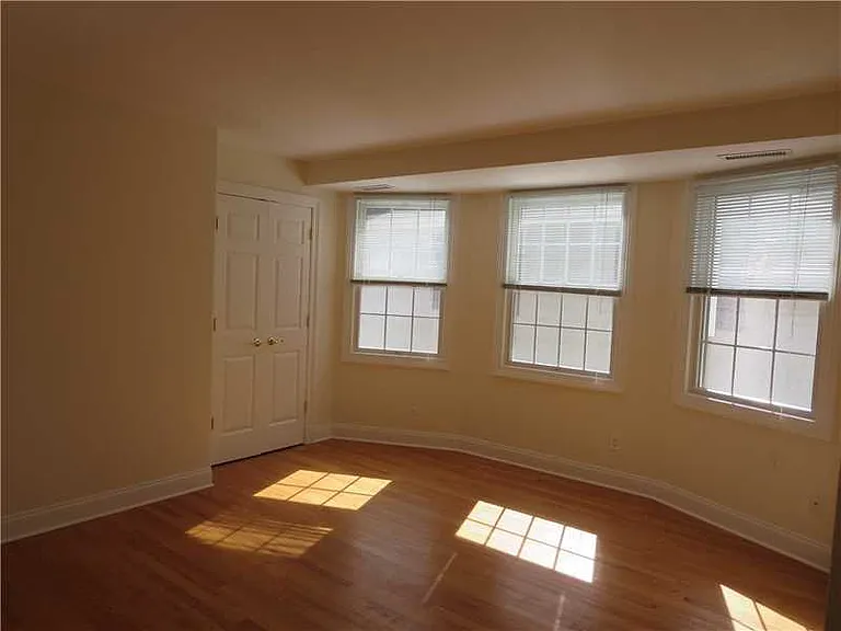 116 E Elm St #A — Photo 7