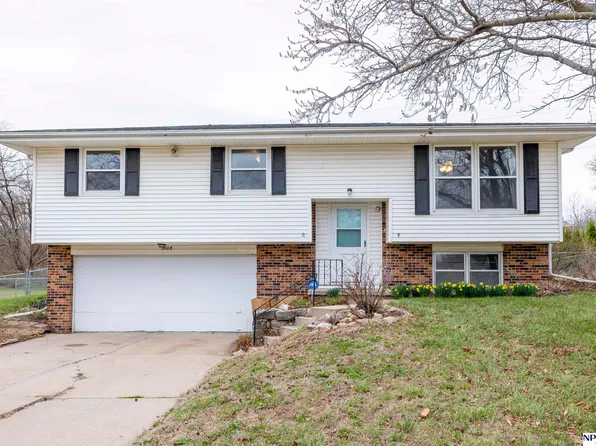 3806 N 101st St, Omaha, NE 68134