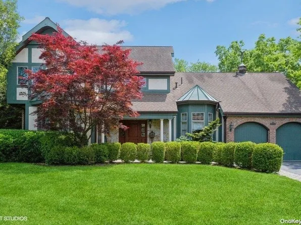 78 Barnyard Lane, Roslyn Heights, NY 11577
