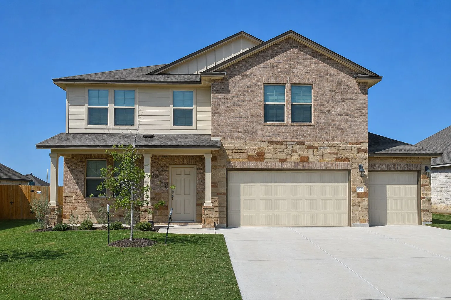 5 bed, 2.5 bath, 2324 sqft, $2,490 — Photo 1
