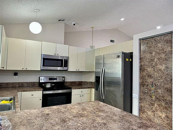 5th image of 1038 W Jasmine Ln