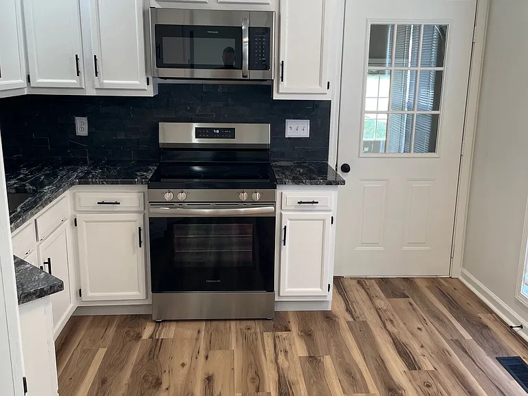 641 Hunters Ln — Photo 6