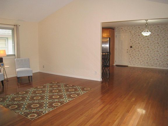 3rd image of 1301 Oakes Ave