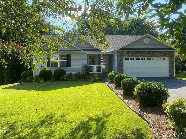 110 Brookwood Creek Dr — Photo 2