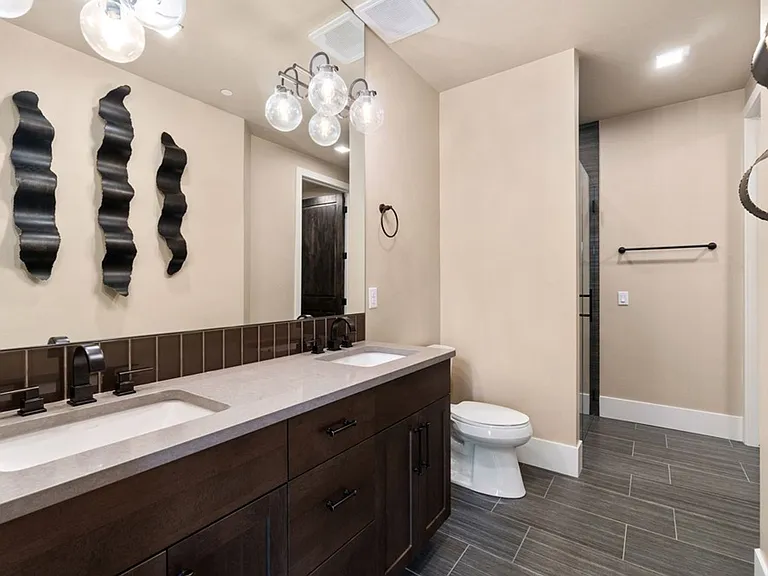 302 N Meldrum St #204 — Photo 2
