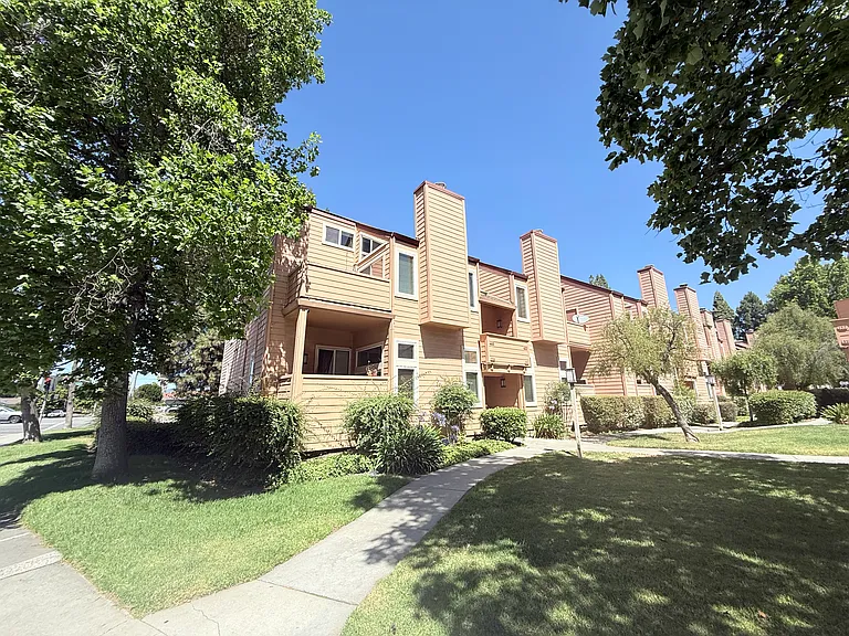 5398 Borneo Cir — Photo 2