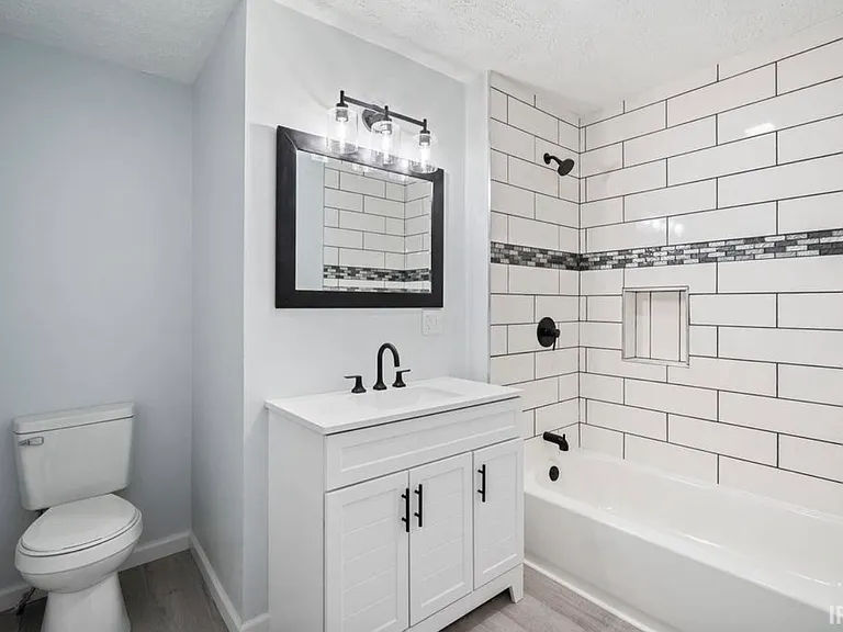 1810 N Market St — Photo 20