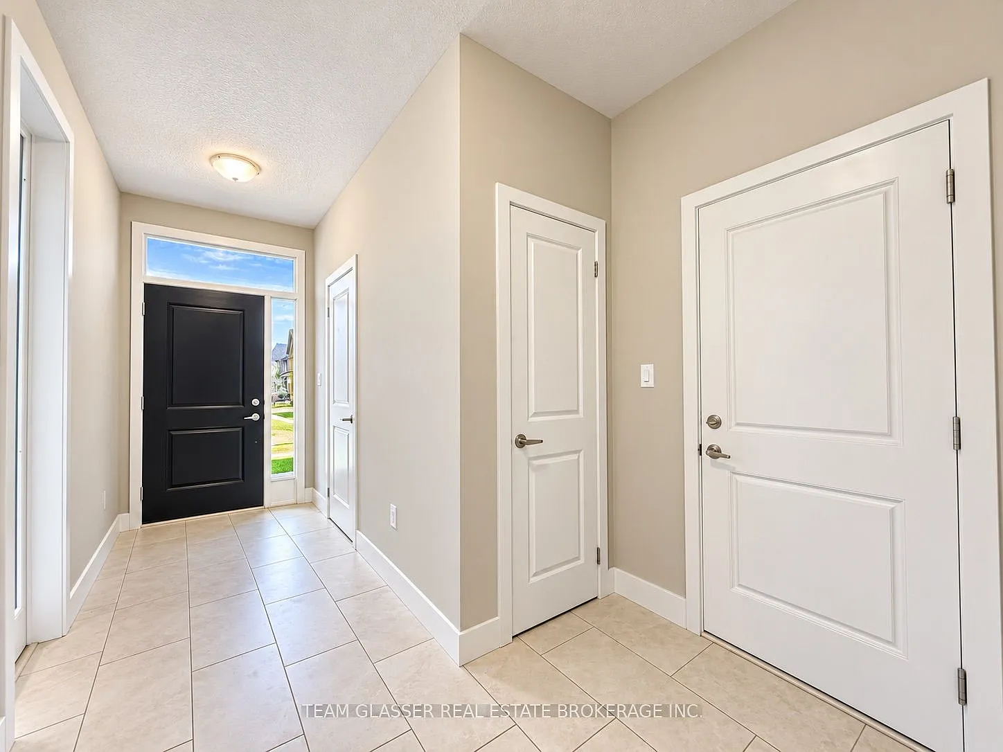 4 bed, $2,600 — Photo 2