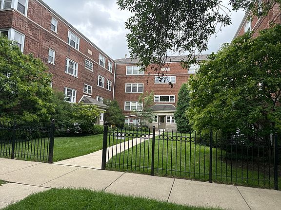 2nd image of 2925 W Summerdale Ave APT 2