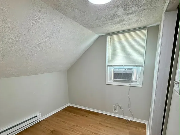 7615 Kenilworth Ave — Photo 11