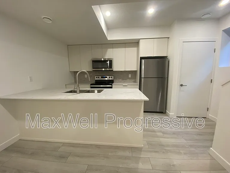 10455 143rd St NW #BASEMENT — Photo 2