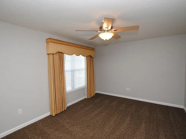 4038 Lionheart Dr — Photo 17