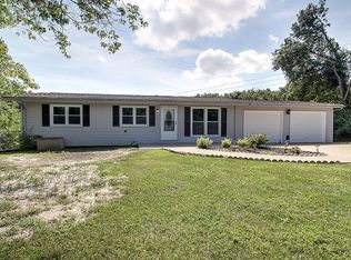 6818 Horseshoe Ct S, Quincy, IL 62305