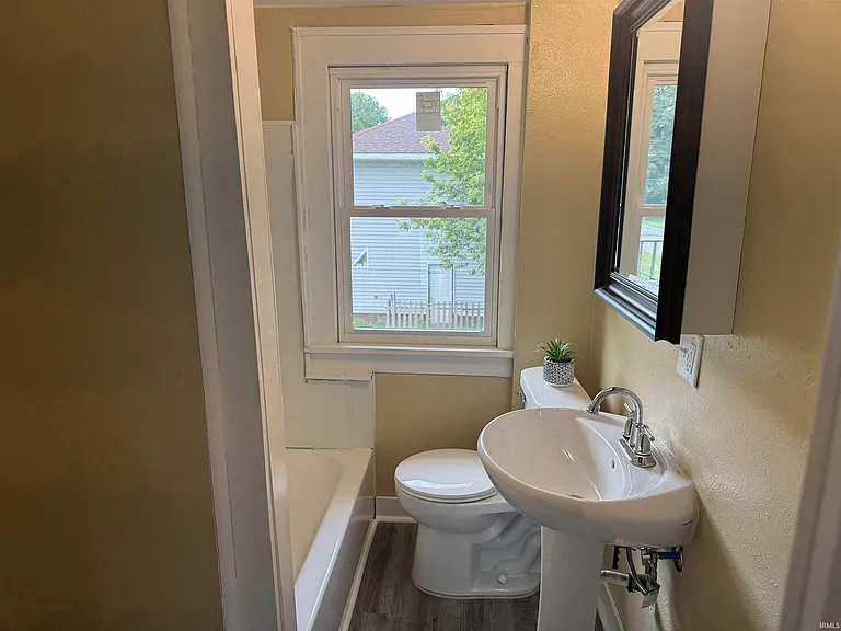 1134 N Johnson St — Photo 16