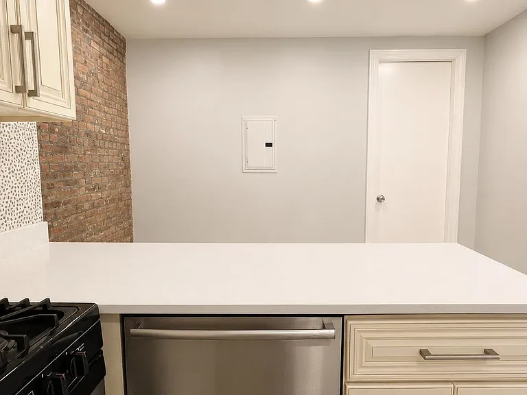 130 Monticello Ave #2 — Photo 4