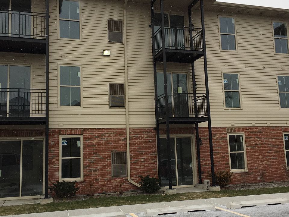 1st image of 6614 W 65th St #00