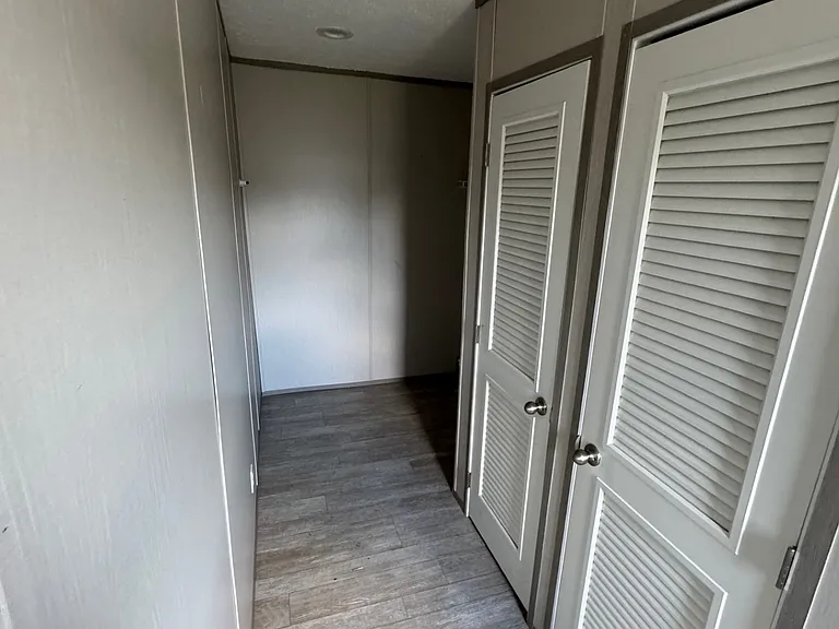 916 Halston Dr — Photo 3