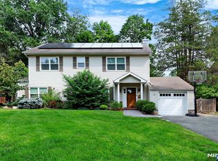 28 Louise Ln, Tenafly, NJ 07670