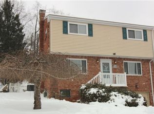 5877 Pleasant St, South Park, PA 15129